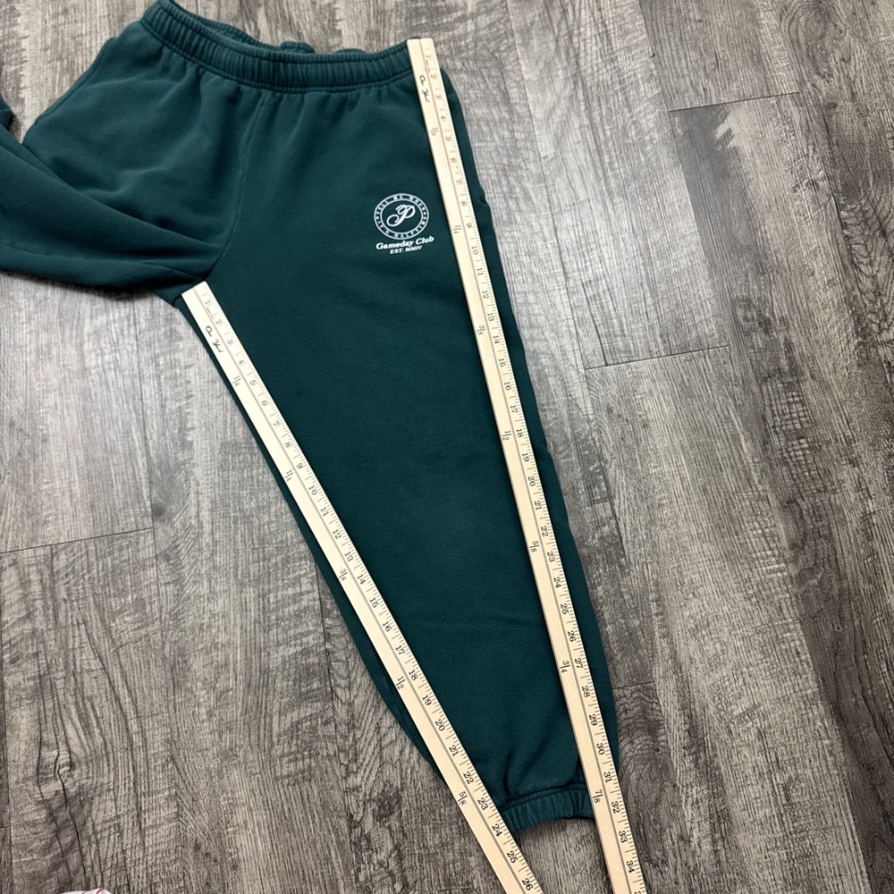 PINK Victoria’s Secret Cropped Capri Gameday Club Fleece Sweatpants - Picture 4 of 8